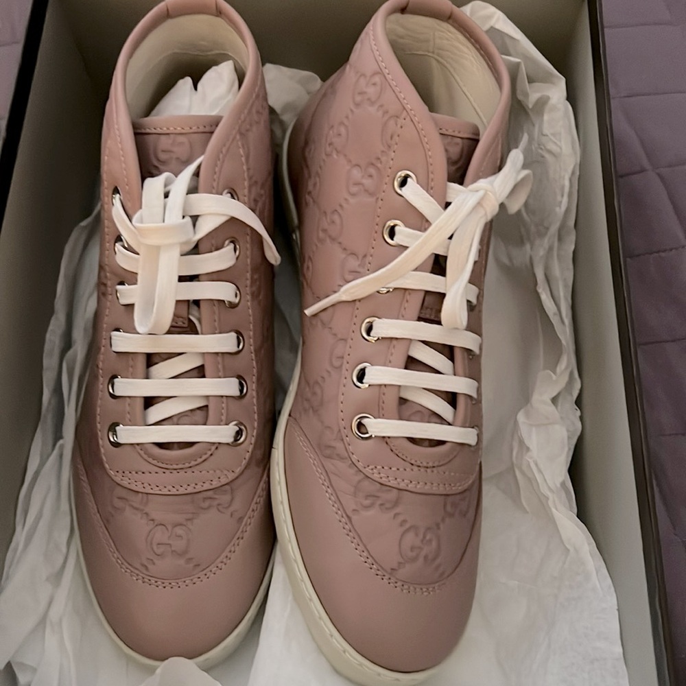 Lovely Guccissima soft DK Cipria , size 6